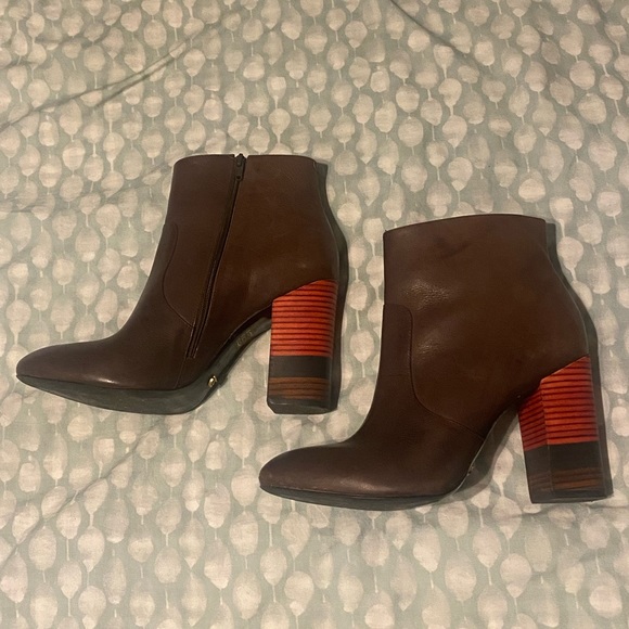 Vicenza purple ankle bootie with stacked heel - Picture 3 of 9